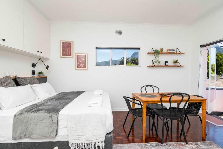 First floor Claremont Studio apartment - B&B Cape Town