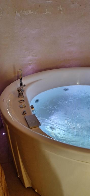 Lajatico Rentals -Grotticella House, SPA Apartment in Peccioli - B&B Peccioli