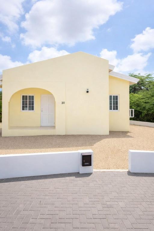 Cas La Lobi - Beautiful Vacation Home in Heart of Aruba - B&B Santa Cruz