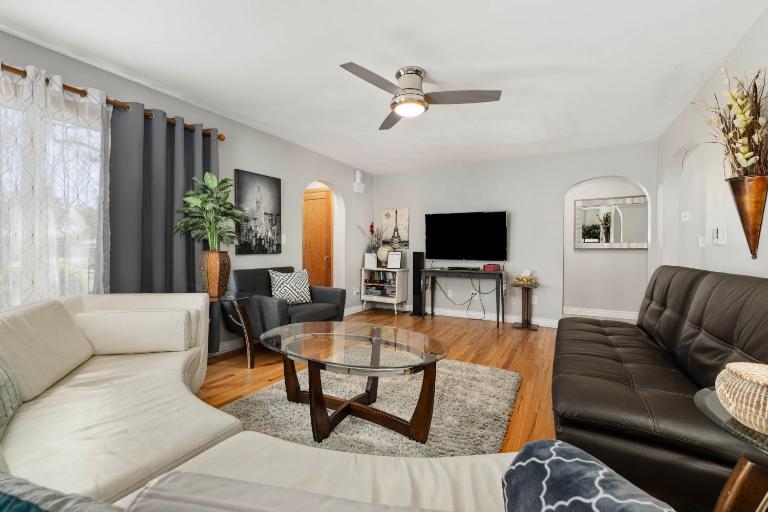 Spacious Family Home w/ Garage Game Room & Office! - Bed and Breakfast Boise