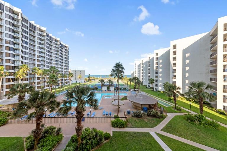 SPI Renovated Beach Front Condo - Chambres d'hôtes South Padre Island