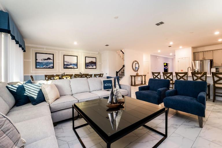 Amazing 8br w pool theater game room by Disney - Bed and Breakfast Kissimmee
