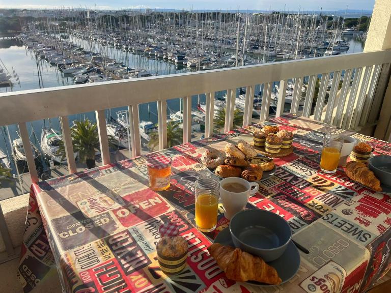 Studio avec terrasse et parking vue Port Camargue - B&B Le Grau-du-Roi