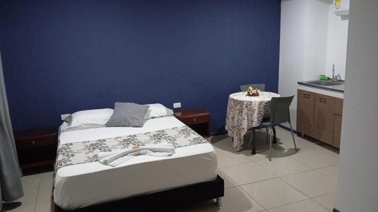 Apartaestudio con cocina dentro centro comercial - B&B Cartago