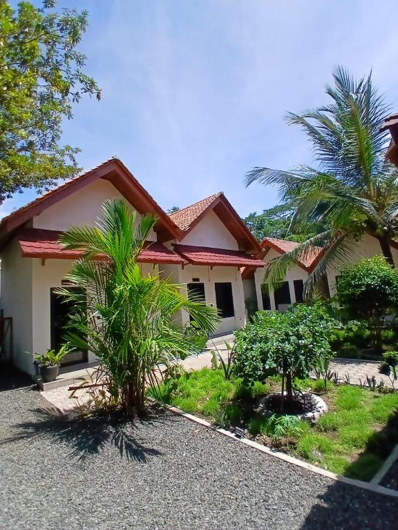 Mini Village - Bed and Breakfast Batukaras