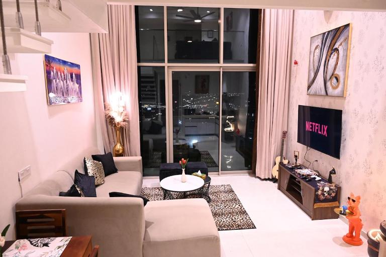 Let's Loft - A Premium Luxury Style Duplex Living - B&B Gurugram