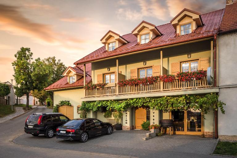 Penzion a vinařství U Vrbů - B&B Hustopeče