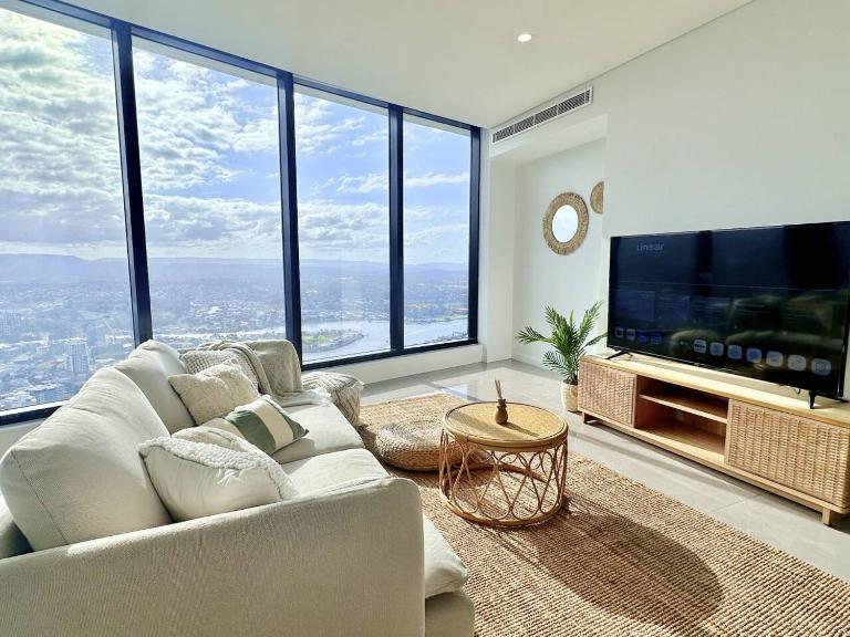 Clear Water Serenade Lv 50 plus Skyhome at Ocean Meriton - B&B Costa Dorada