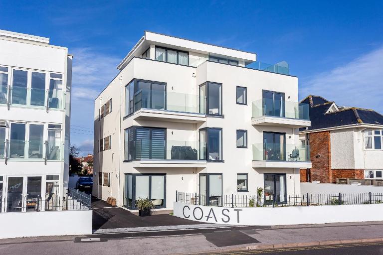 Beachcliff - On the Seafront with Two Balconies - Chambres d'hôtes Bournemouth