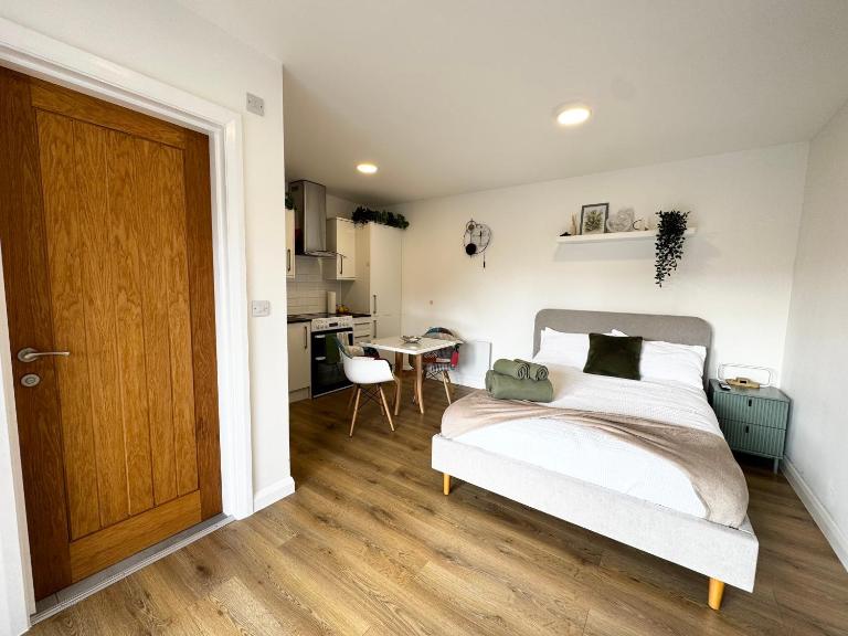 Garden Studio - B&B Brístol