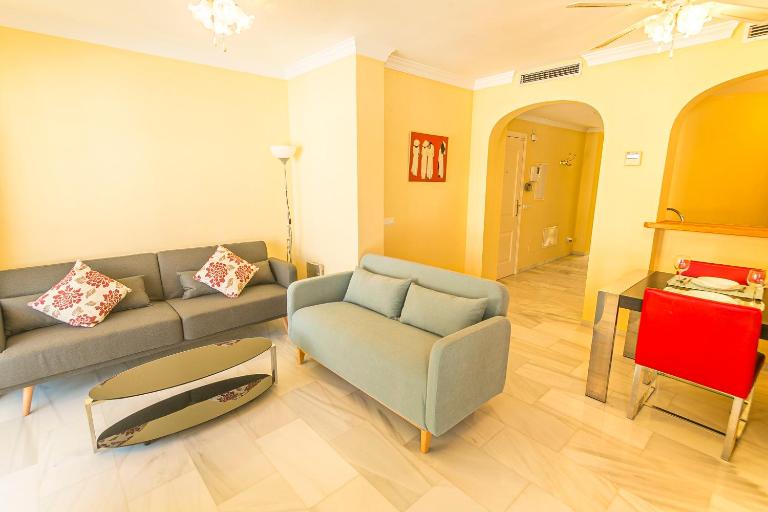 Canovas Nerja - Plaza del Olvido - B&B Nerja