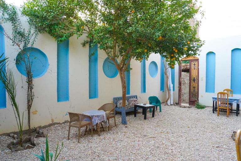 Aisha Guest House And Restaurant - B&B Al Aqālitah