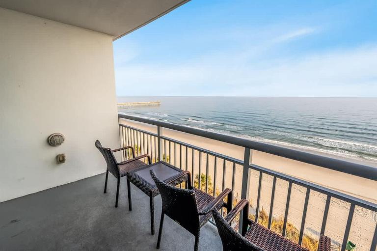 7th Floor! Modern Building, Direct Oceanfront View - Chambres d'hôtes Myrtle Beach