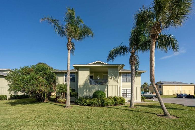 Colorful condo w/shared pool, free WiFi, central A/C - close to the beach - B&B Saint Augustine Beach