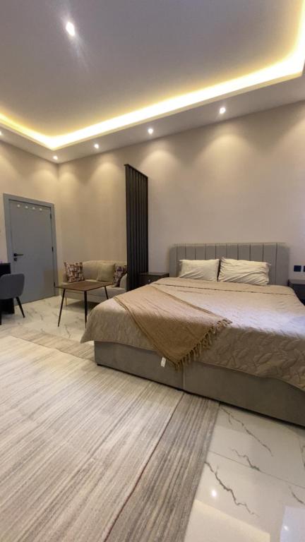 استوديو فاخر ببلكونة بحي السلام ووصول ذاتي - B&B Riad