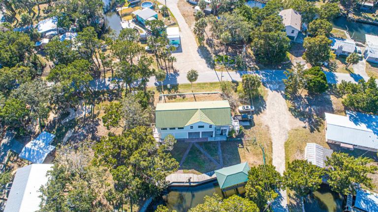 Twin Heron Hideaway on Ozello Trail on a deep water canal, hot tub, kayaks, firepit, sleeps 6. - Ferienwohnung Crystal River