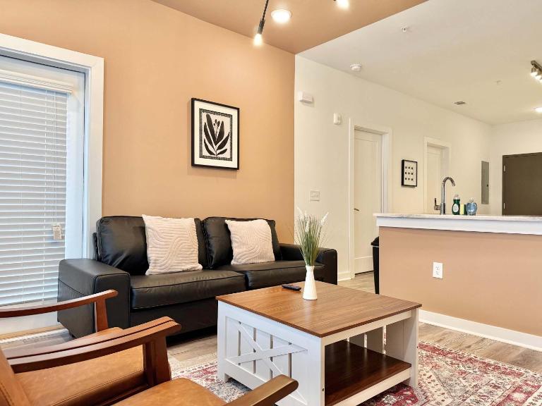 Modern Downtown ATL Condo Walkable O4W 525Pkwy108 - Ferienwohnung Atlanta