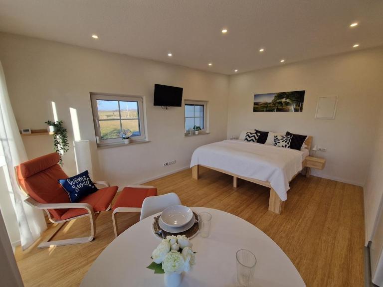 Ferienwohnung Weitblick Abendlicht - Chambres d'hôtes Neusitz