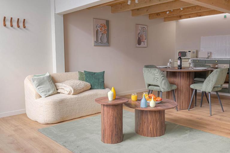 Jacuzzi & Cinéma - Loft Design - Porte de Lyon - B&B Caluire-et-Cuire