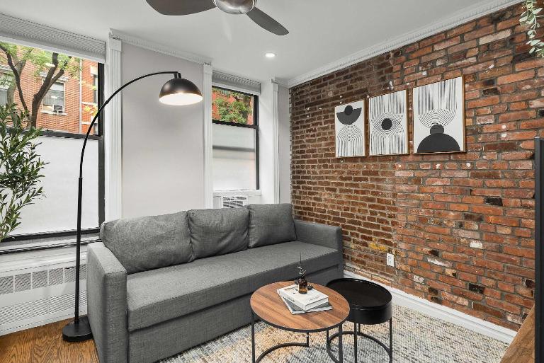 Trendy East Village Escape - Bed and Breakfast New York