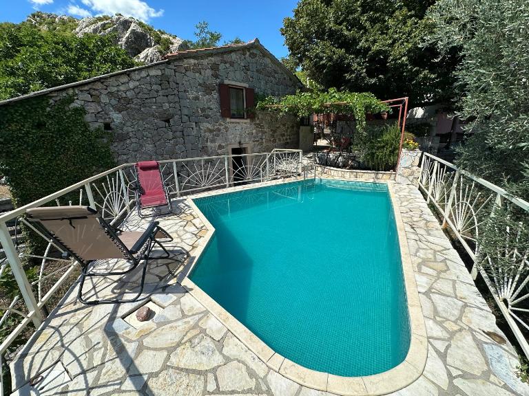 Ethno House Ivanovic - Chambres d'hôtes Virpazar
