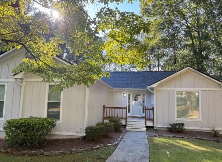 Modern Luxe Retreat near Braves Fast WiFi and Parking - Ferienwohnung Marietta