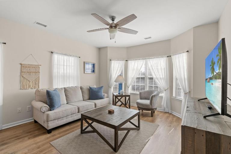Cozy 2BR Turnberry Villa Pool and Tennis - Bed and Breakfast Myrtle Beach