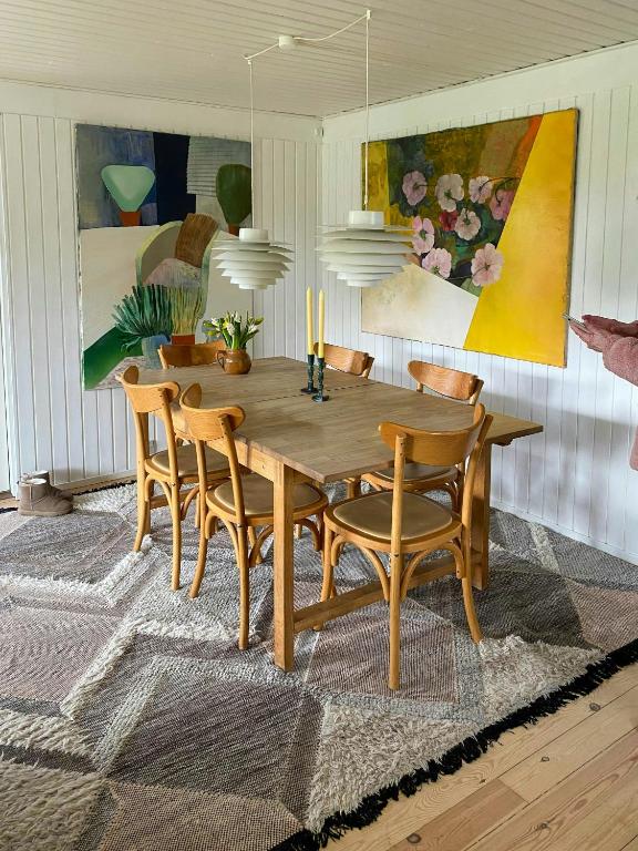 Art-Filled Cottage By Heath And Bathing Beach - Bed and Breakfast Ebeltoft
