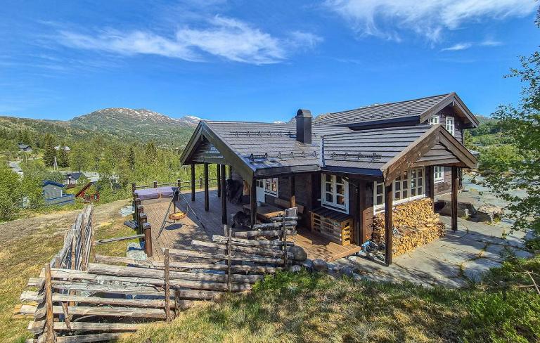 Cosy Cabin With Jacuzzi Right By The Ski Slope - Chambres d'hôtes Norheimsund