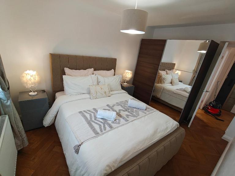Lovely 2 Bedroom Modern Ground Floor Flat - B&B Clydebank