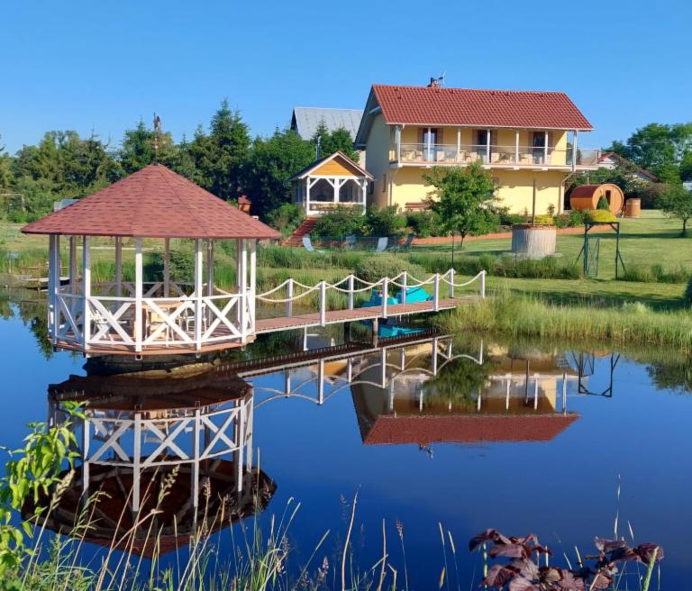Dolina Miodu - Agro Kaszuby, Sauna, Balia - Bed and Breakfast Borowina