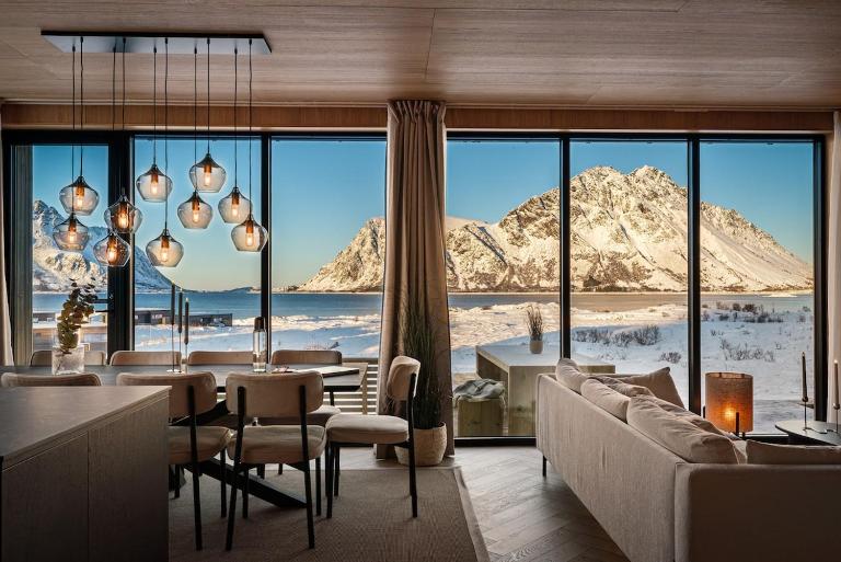 Secluded Lodge - Stunning Views! - Chambres d'hôtes Steira