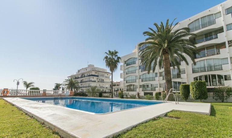 Carabeo 2 dorm Nerja - Bed and Breakfast Nerja