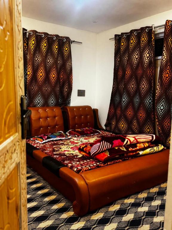 Aadil Paying Guest House Near Gulmarg - B&B Tangmarg