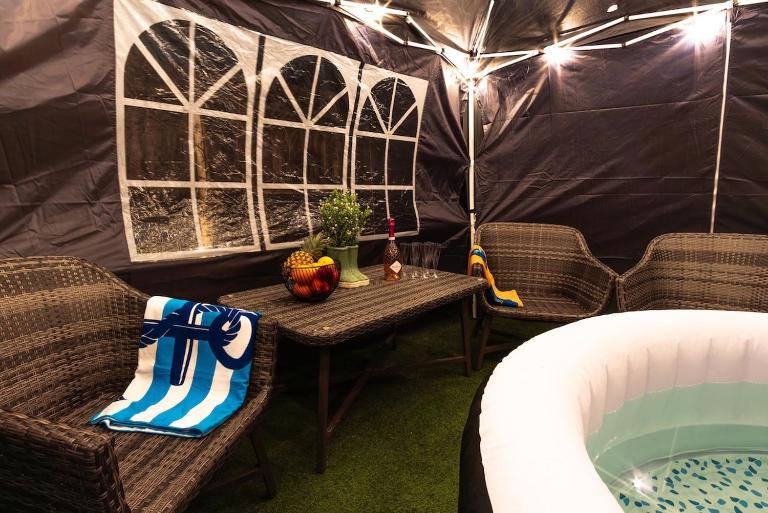 2BR House Hot Tube Airport A38 A50 Parking - Chambres d'hôtes Burton upon Trent