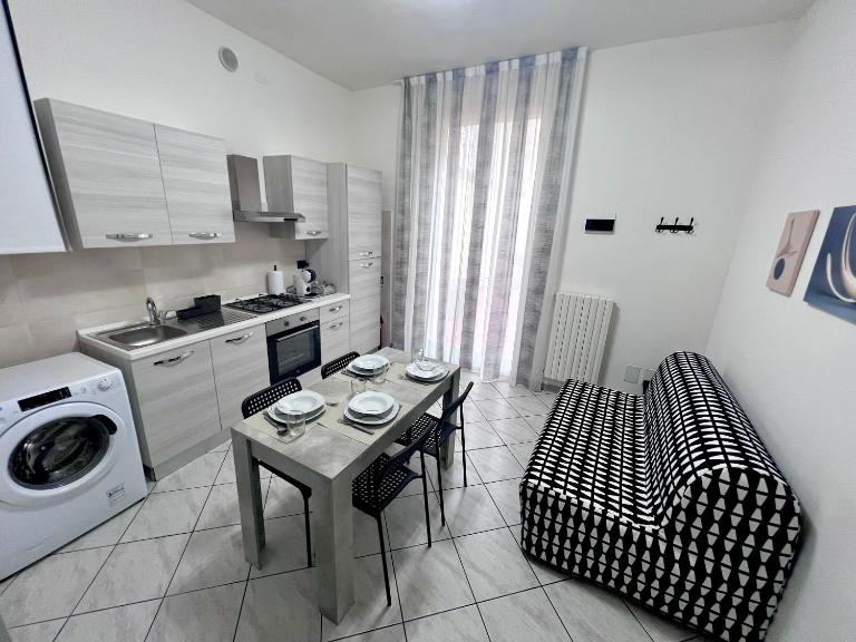 A due passi dal Centro Intero appartamento con AC e WiFi - Ferienwohnung Forlì