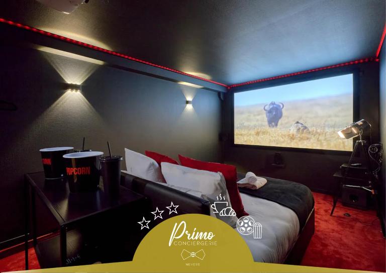 L'Oscar, Expérience Cinema Room avec Netflix, Canal Plus, Prime Vidéo chez les M by PRIMO C0NCIERGERIE - B&B Nevers