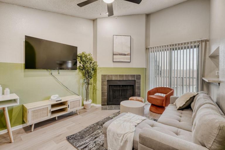Urban Chic Getaway 2B - Sleeps 6 - Pool Prkg, WD - Chambres d'hôtes Austin