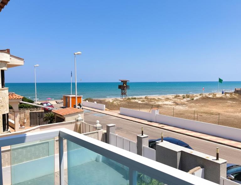 Vacaciones con el Mediterráneo a menos de 50 metros - Bed and Breakfast Cullera
