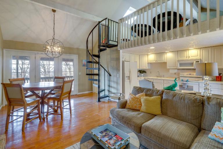 Resort Living on Lake of the Ozarks! Family Cabin - B&B Osage Beach