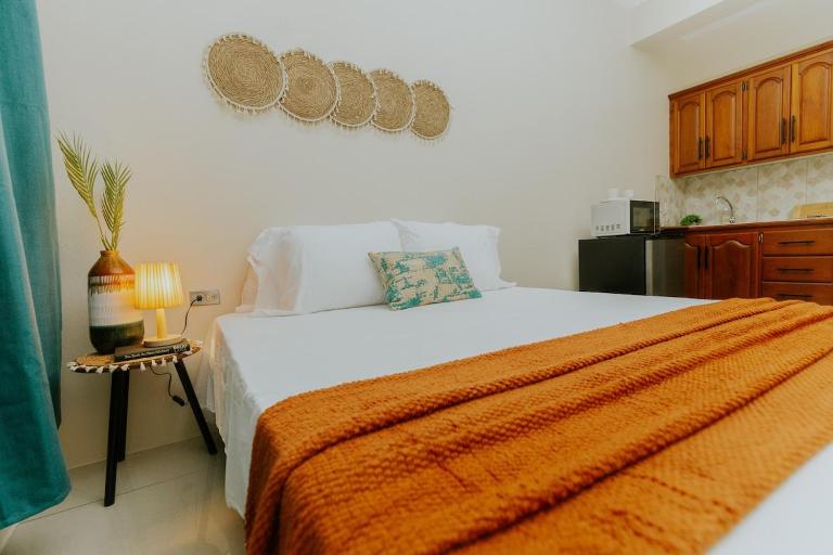 Bali-Inspired Studio Mins from Airport - Ferienwohnung Arima