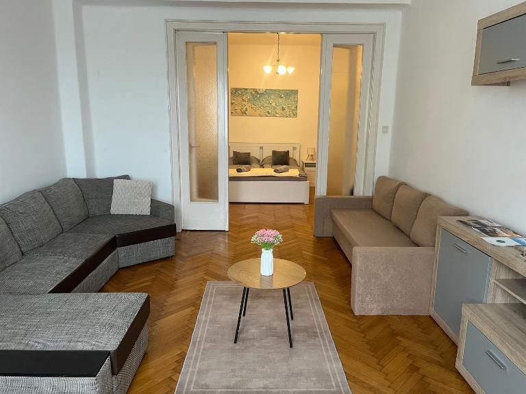 Sunset-free parking - B&B Győr