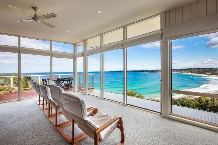 Spectacular Views - steps from Mollymook Beach - B&B Mollymook