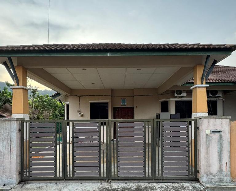 Ayu Homestay Kuantan - B&B Beserah
