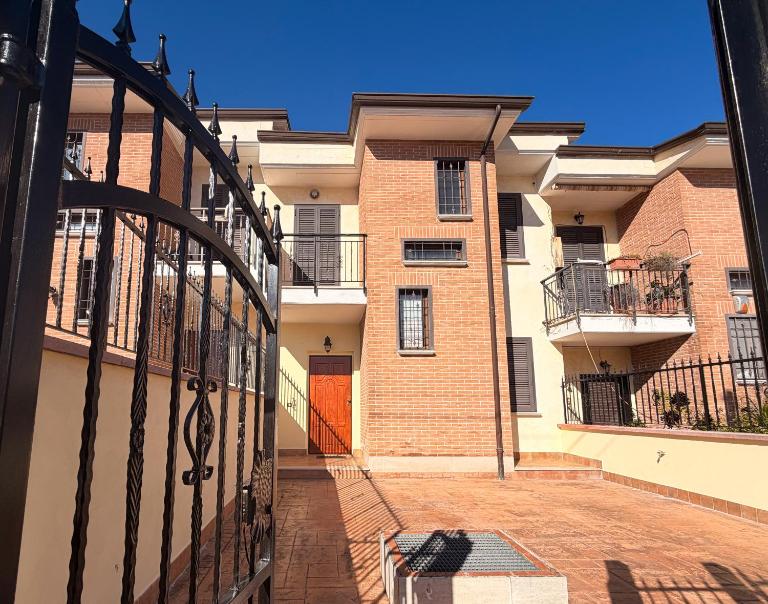 RESIDENZA I GIRASOLI - Spacious private house near the sea, quiet residential area - Lido dei Pini ANZIO - B&B Anzio