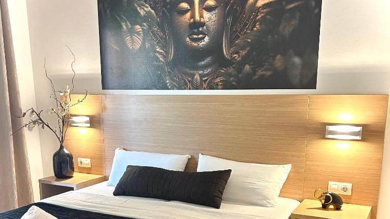 Born to Chill Central Stay with Pool, Parking & Balcony - B&B Lloret de Mar
