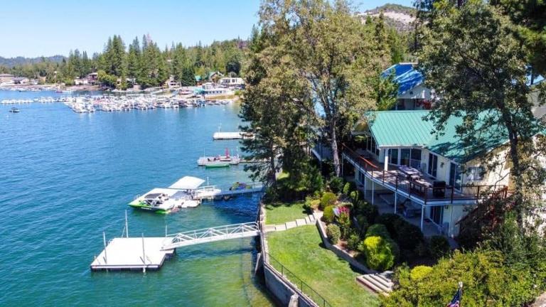 Eagles Nest at Bass Lake near Yosemite with Boat Dock - B&B Bass Lake