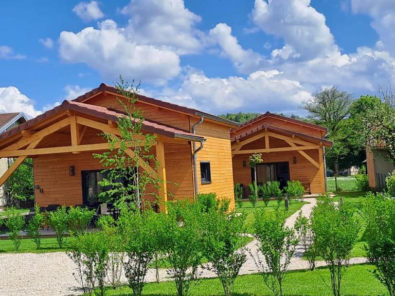 Chalet 4-6 personnes proche Lac de Chalain avec terrasse - Ferienwohnung Montigny-sur-l'Ain