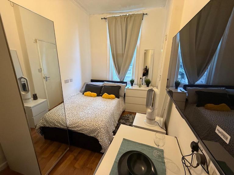 Earls Court and Central Studio Flat - B&B London