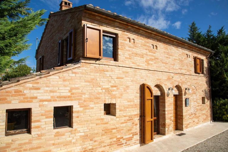 Casa Renzo, Exclusive Farmhouse with Private Pool - near Fermo - Bed and Breakfast Montegiorgio